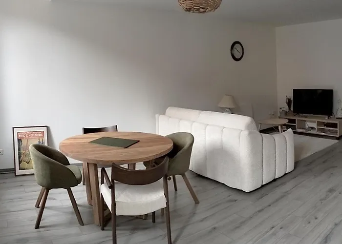 La Provence Vous Attend - 2ème étage *