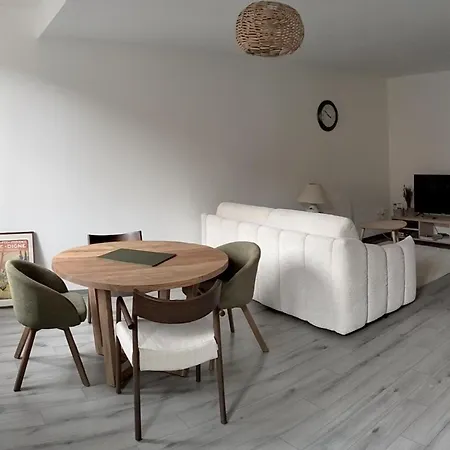 La Provence Vous Attend - 2eme Etage *